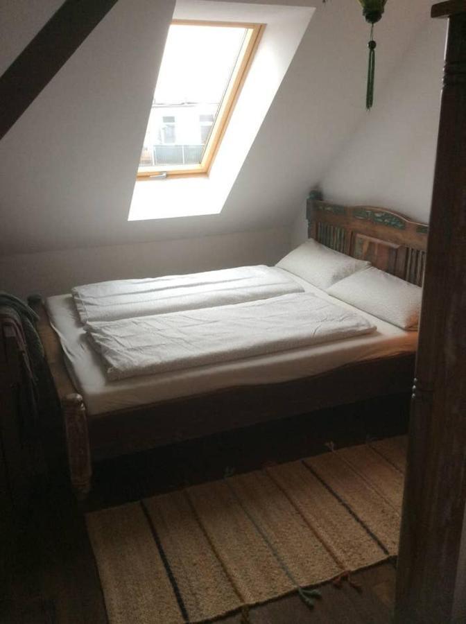 Helle Dachgeschosswohnung Fuer 8 Personen In Zentraler Lage Berlin Eksteriør bilde