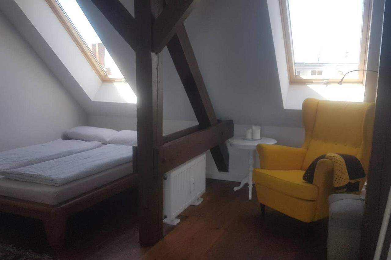 Helle Dachgeschosswohnung Fuer 8 Personen In Zentraler Lage Berlin Eksteriør bilde